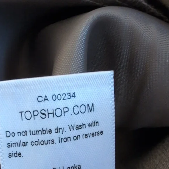 NWT Topshop Tailored Pleat Front Gray Brown Bermuda Flow Shorts - Size 6 Petite - Picture 9 of 9